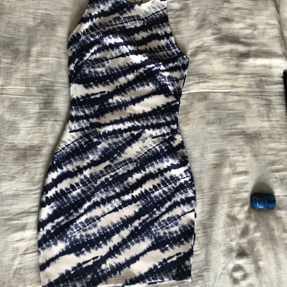 Dynamite- Bodycon Tie Dye Pattern Mini Dress - XS - Picture 3 of 8